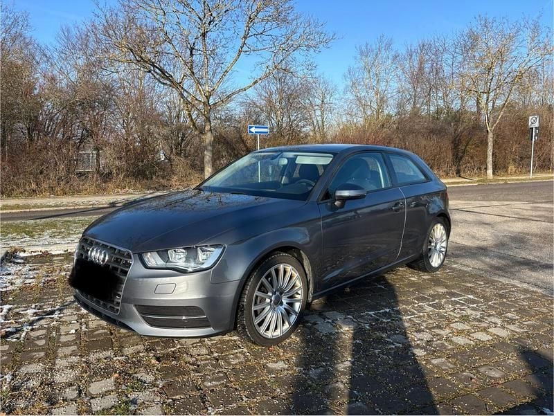 Gebraucht Audi A3 Attraction 150 PS (110 kW) 2015 Grau Limousine