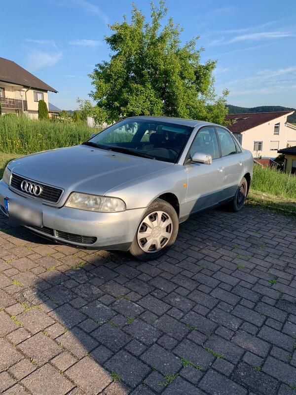 Silber Gebraucht 1997 Audi A4 Limousine | 450 € (Guter Preis) - Bild 1/4