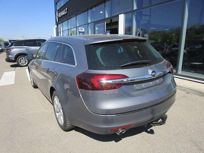 Usado Opel Insignia Innovation 170 HP (125 kW) 2017 Cinzento Carrinha