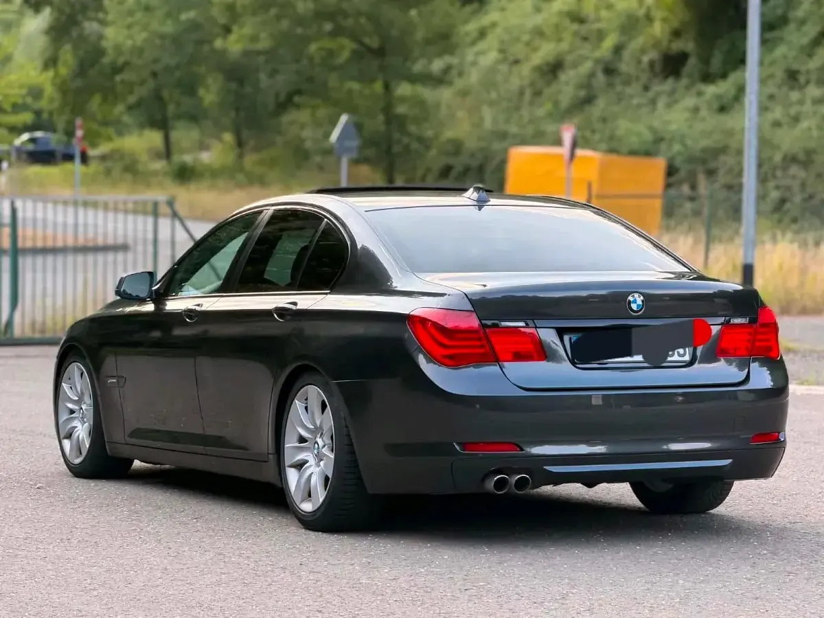 Gebraucht BMW 730 Comfort Edition 258 PS (189 kW) 2010 Schwarz Limousine