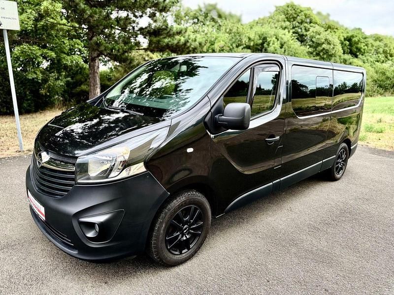 Schwarz Gebraucht 2015 Opel Vivaro Van / Kleinbus | 15.990 € (Teuer) - Bild 1/4
