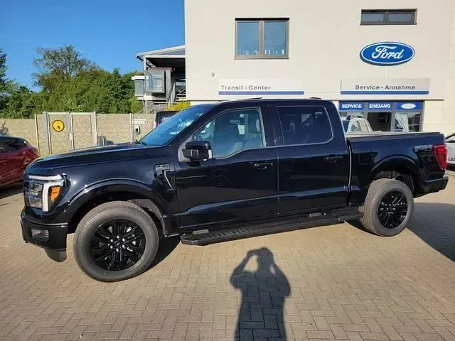 Używany Ford V8 Lariat 405 KM (297 kW) 2025 Czarny SUV