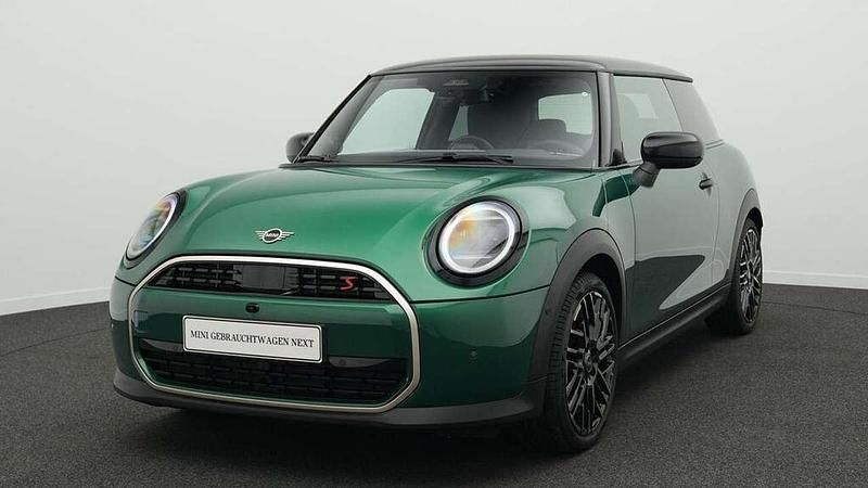 Grün Gebraucht 2024 Mini Cooper S Favoured Kleinwagen | 31.967 € (Guter Preis) - Bild 1/4