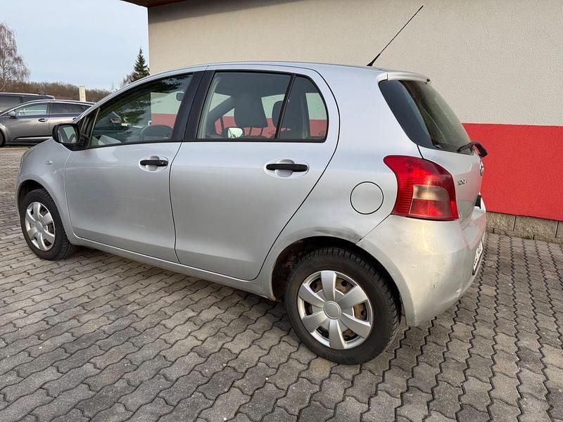 Gebraucht Toyota Yaris 69 PS (50 kW) 2008 Grau Kleinwagen