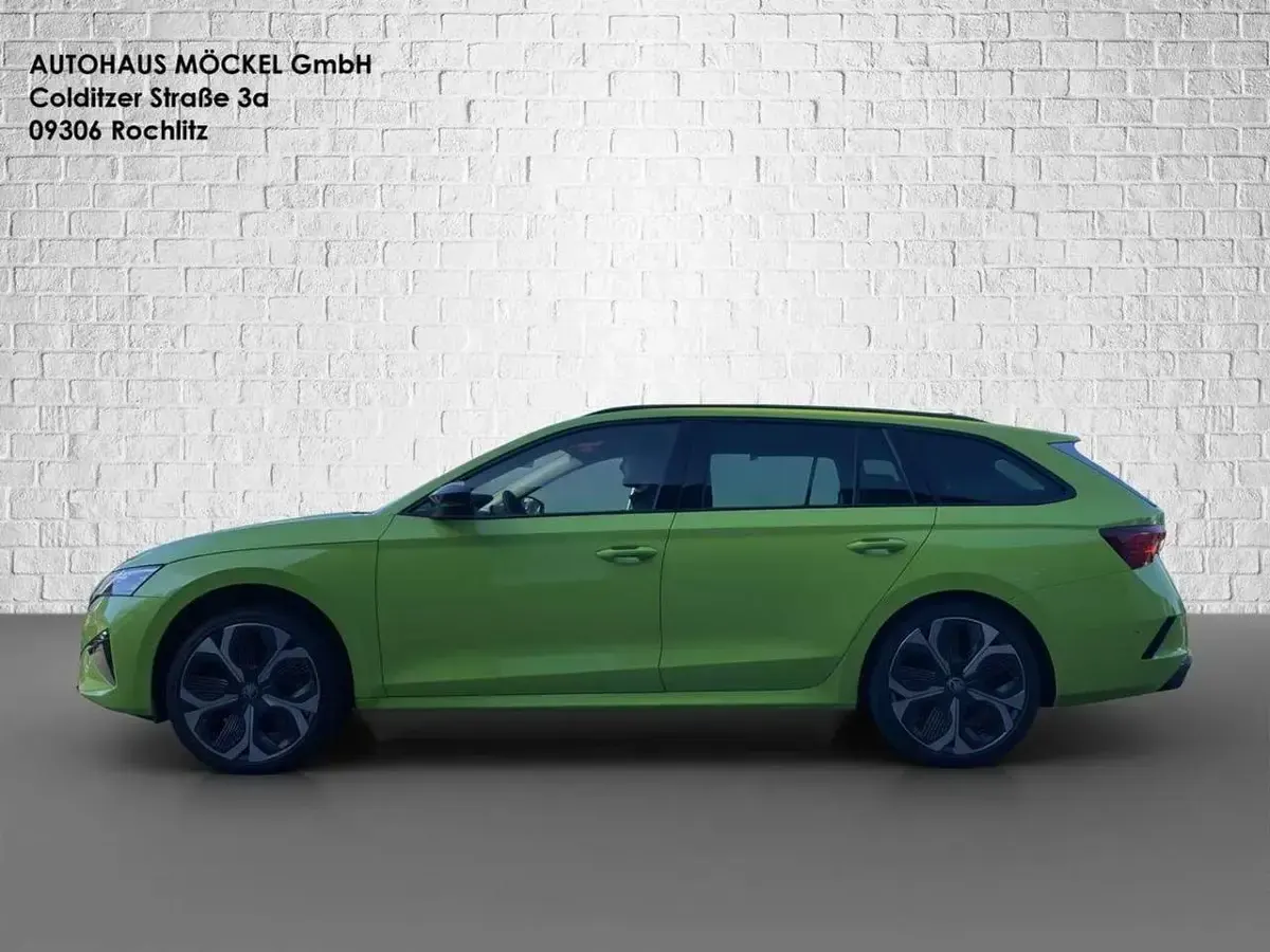 Neu Skoda Octavia RS 265 PS (194 kW) 2026 Mamba grün Kombi