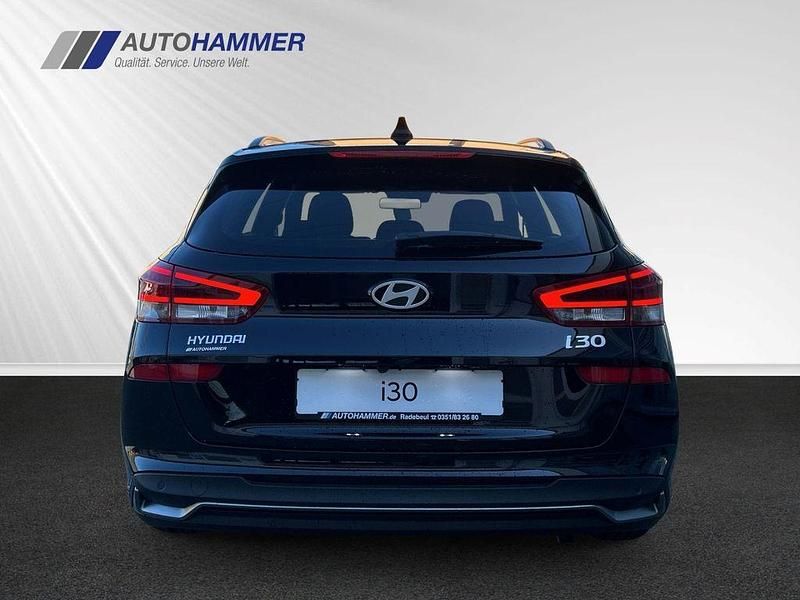 Gebraucht Hyundai i30 Advantage 101 PS (74 kW) 2025 Abyss black / min Kombi