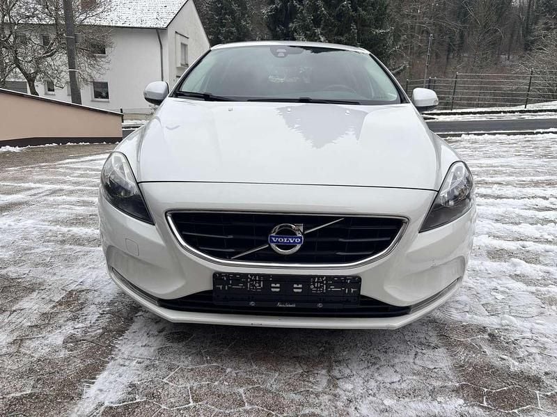 Gebraucht Volvo V40 Kinetic 150 PS (110 kW) 2012 White solid (ice white) / Kombi