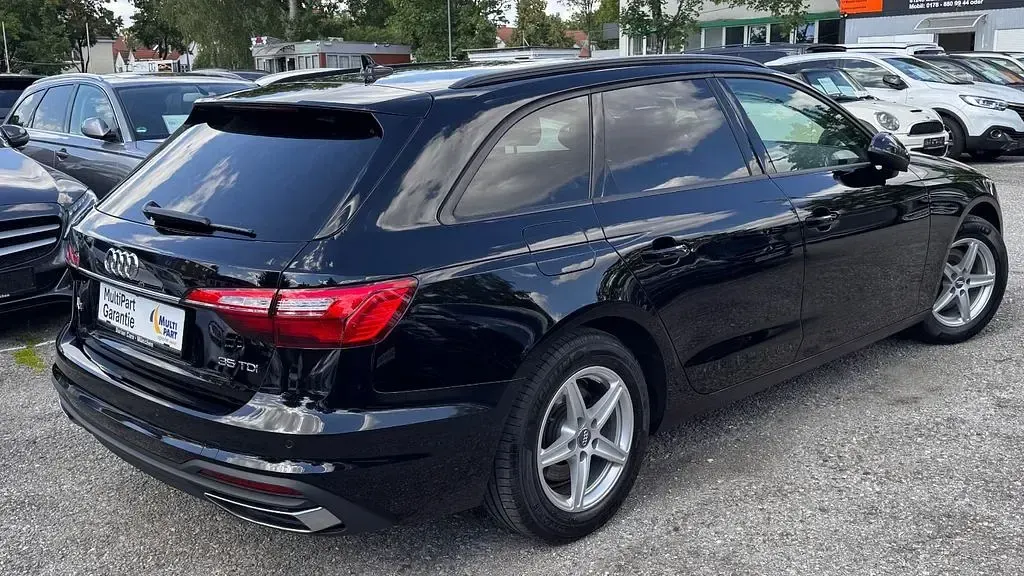 Gebraucht Audi A4 Sport 163 PS (119 kW) 2023 Schwarz Kombi