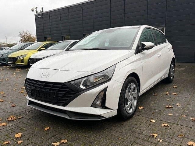 Weiß Gebraucht 2024 Hyundai i20 Select Kleinwagen | 16.990 € (Fairer Preis) - Bild 1/4