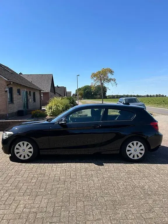 Gebraucht BMW 116 116 PS (85 kW) 2012 Schwarz Kleinwagen