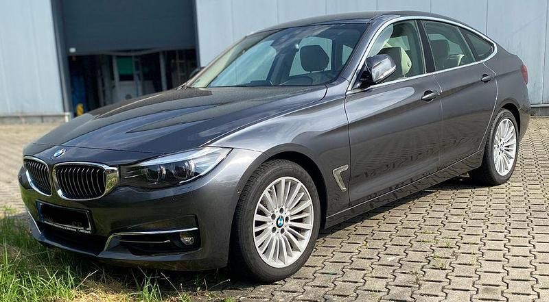 Grau Gebraucht 2019 BMW 318 Gran Turismo Luxury Line Limousine | 19.000 € (Guter Preis) - Bild 1/4