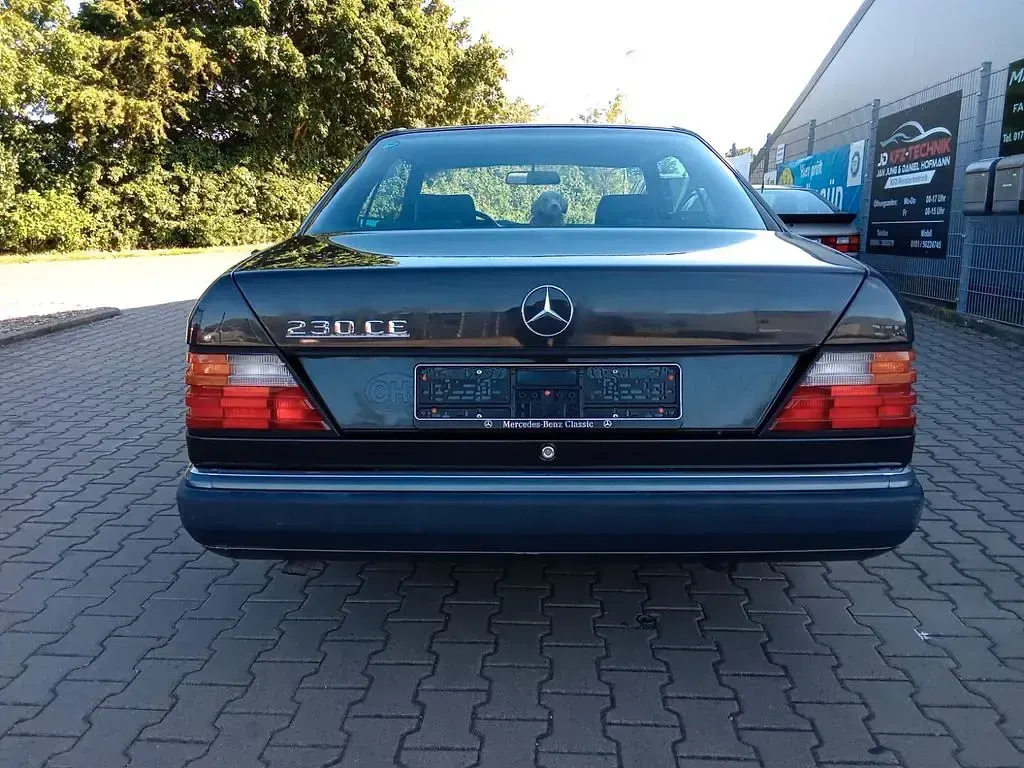 Gebraucht Mercedes 230 136 PS (100 kW) 1989 Grau Coupé