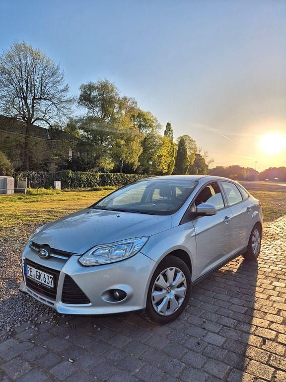 Usata Ford Focus 105 CV (77 kW) 2011 Argento Berlina