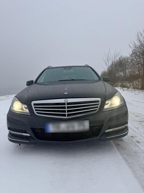 Gebraucht Mercedes 220 171 PS (125 kW) 2011 Schwarz Limousine