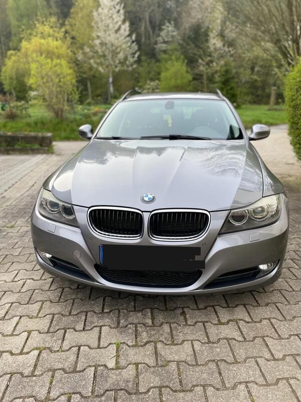 Grau Gebraucht 2009 BMW 320 Kombi | 6.000 € (Etwas zu teuer) - Bild 1/4