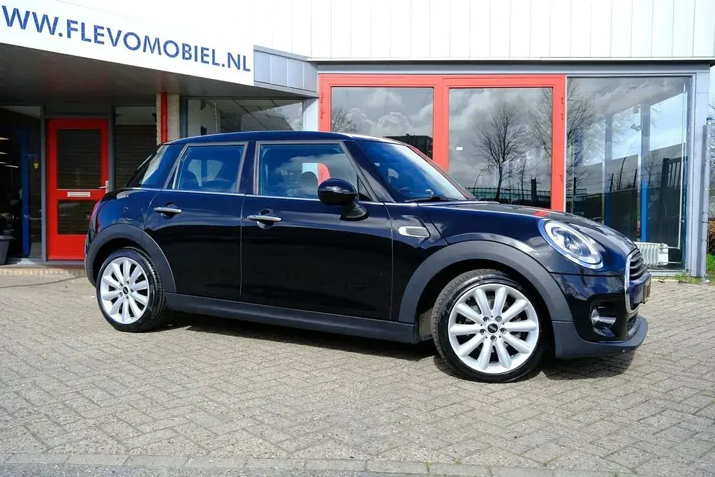 Gebraucht Mini Cooper Business 136 PS (100 kW) 2017 Schwarz Kleinwagen
