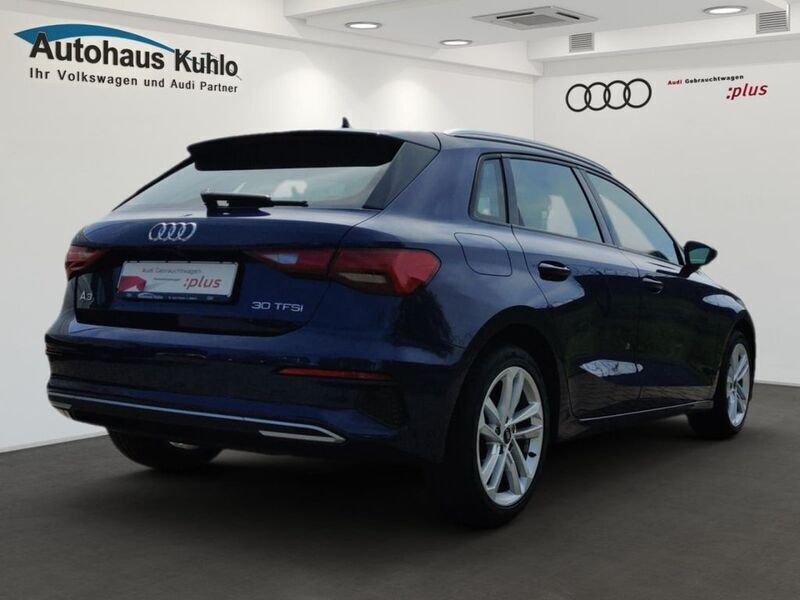 Gebraucht Audi A3 Sportback Advanced Plus 110 PS (80 kW) 2022 Blau Kleinwagen