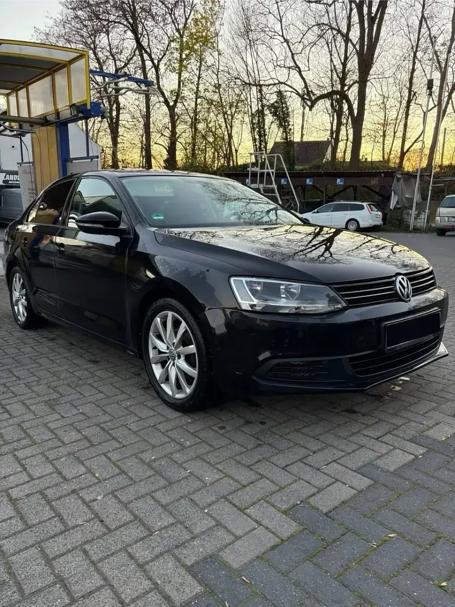 Gebraucht VW Jetta 105 PS (77 kW) 2011 Schwarz Limousine