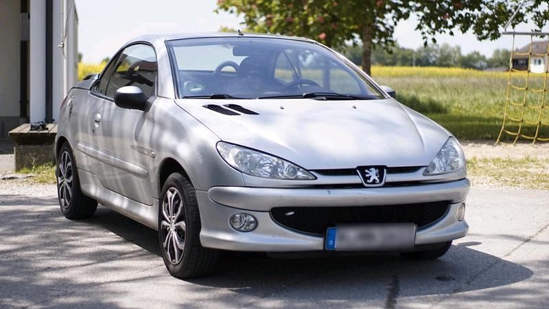 Gebraucht Peugeot 206 CC 109 PS (80 kW) 2004 Silber Cabrio