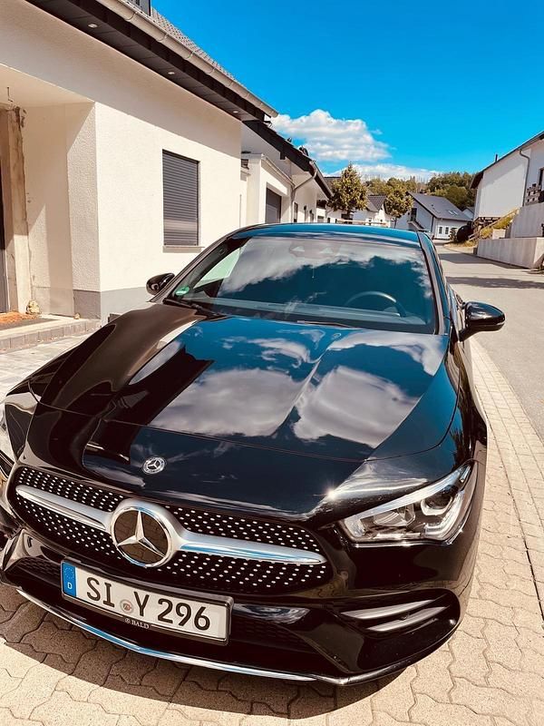 Schwarz Gebraucht 2020 Mercedes CLA200 AMG line Kombi | 24.500 € (Fairer Preis) - Bild 1/4