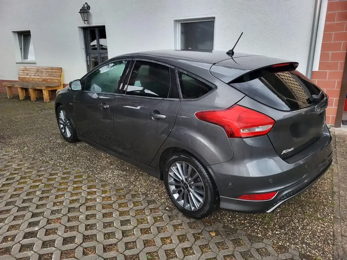Używany Ford Focus 125 KM (91 kW) 2017 Niebieski Hatchback