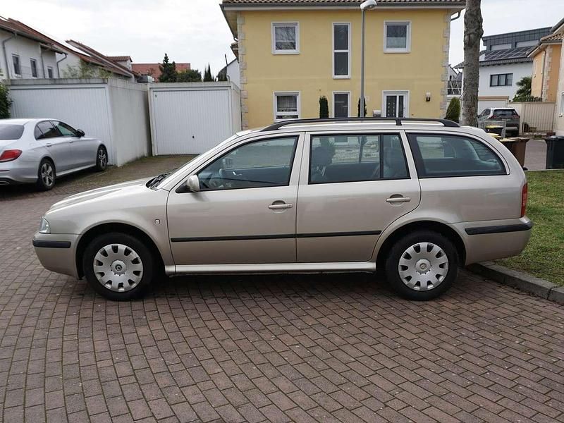Gold Gebraucht 2005 Skoda Octavia Tour Kombi | 4.950 € (Teuer) - Bild 1/4