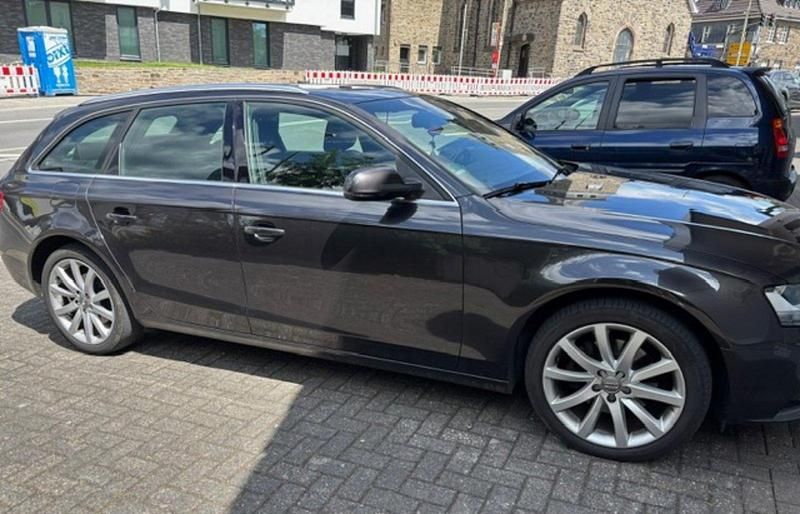 Schwarz Gebraucht 2013 Audi A4 Ambiente Kombi | 9.100 € (Guter Preis) - Bild 1/4