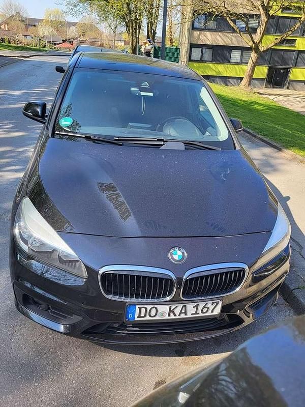 Schwarz Gebraucht 2015 BMW 218 Active Tourer Sport Line Van / Kleinbus | 8.500 € (Fairer Preis) - Bild 1/4