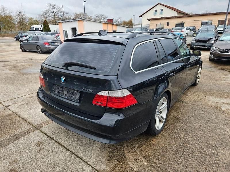 Gebraucht BMW 525 197 PS (144 kW) 2007 Schwarz Kombi