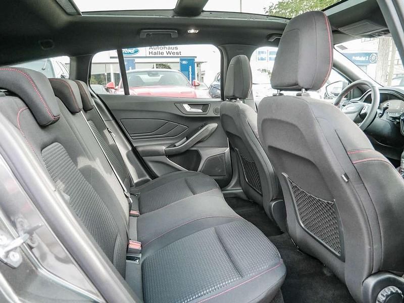 Gebraucht Ford Focus ST-Line 155 PS (114 kW) 2023 Grau / magnetic grau Kombi