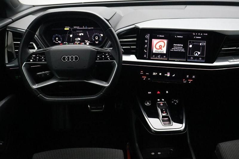 Gebraucht Audi Q4 e-tron Competition 125 kW (170 PS) 2022 Schwarz SUV