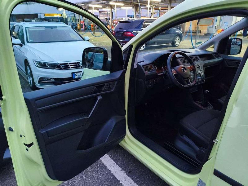 Usata VW Caddy 102 CV (75 kW) 2016 Verde Monovolume