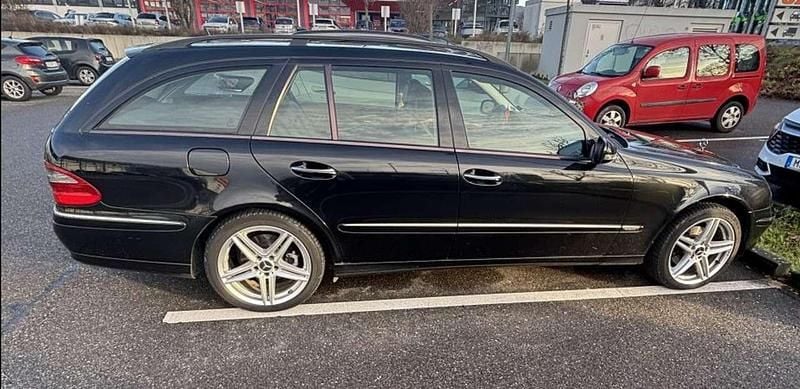 Gebraucht Mercedes E320 Avantgarde 224 PS (164 kW) 2006 Schwarz Kombi