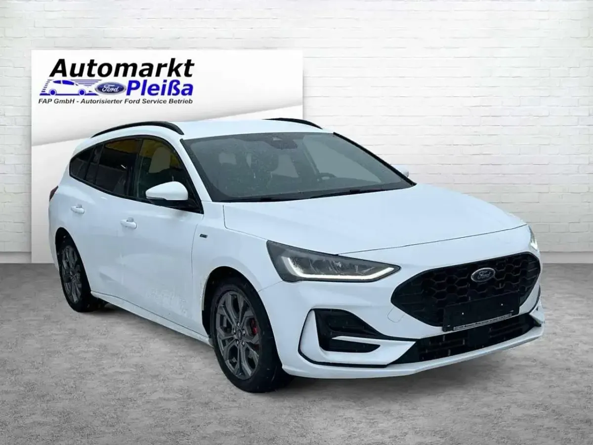 Używany Ford Focus ST-Line 125 KM (91 kW) 2022 Biały Kombi