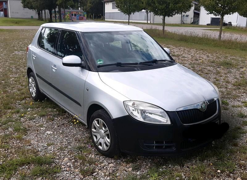 Silber Gebraucht 2009 Skoda Fabia Kleinwagen | 1.850 € (Etwas zu teuer) - Bild 1/4