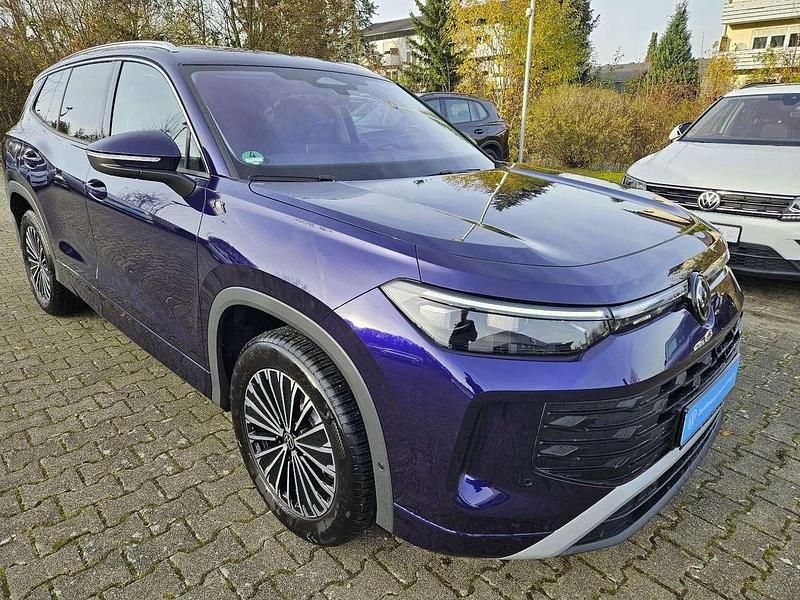 Gebraucht VW Tayron Life 150 PS (110 kW) 2025 Ultramarinblau SUV