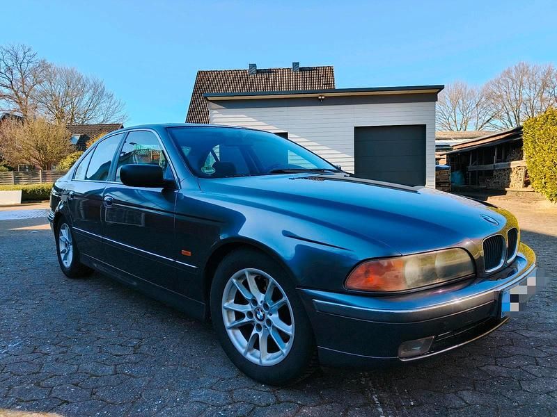 Grau Gebraucht 1996 BMW 528 Limousine | 2.500 € (Superpreis) - Bild 1/4