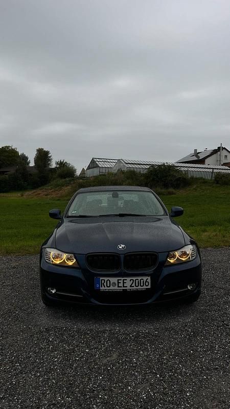 Gebraucht BMW 325 218 PS (160 kW) 2010 Blau Limousine