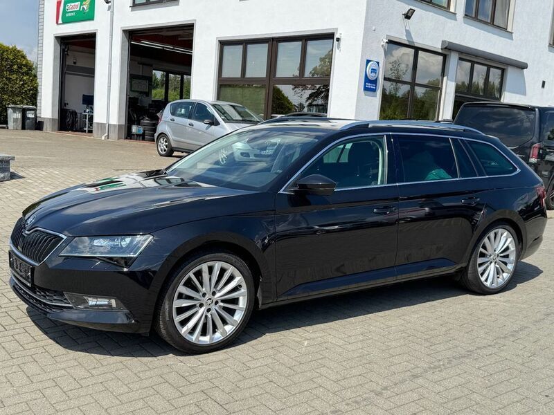 Schwarz Gebraucht 2017 Skoda Superb Style Kombi | 16.890 € (Fairer Preis) - Bild 1/4