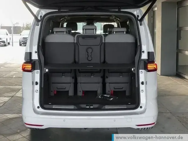 Gebraucht VW Multivan Style 204 PS (150 kW) 2025 Weiß Van / Kleinbus