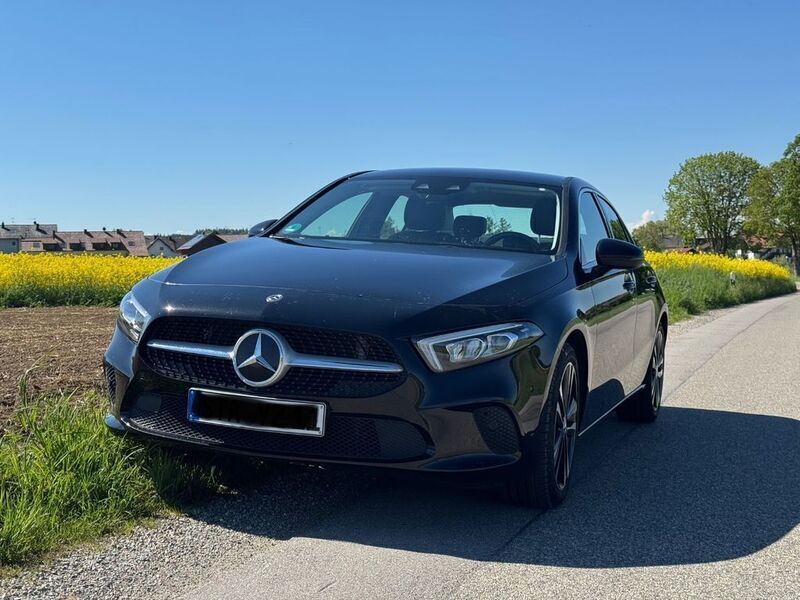 Schwarz Gebraucht 2020 Mercedes A200 Limousine | 24.499 € (Guter Preis) - Bild 1/3