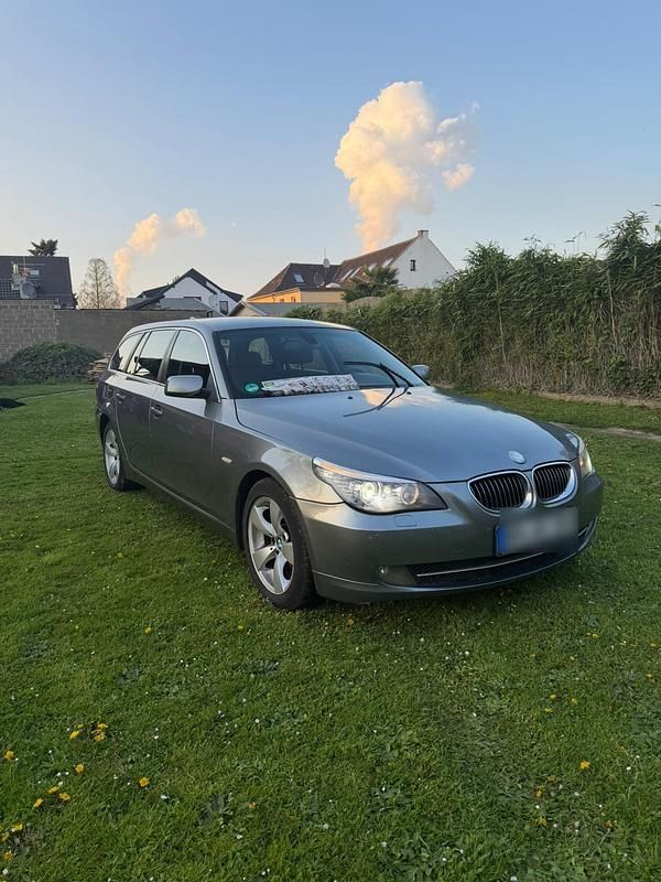 Gebraucht BMW 530 235 PS (172 kW) 2009 Silber Kombi