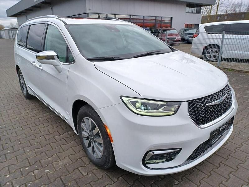 Używany Chrysler Pacifica Limited 264 KM (194 kW) 2021 Biały Van