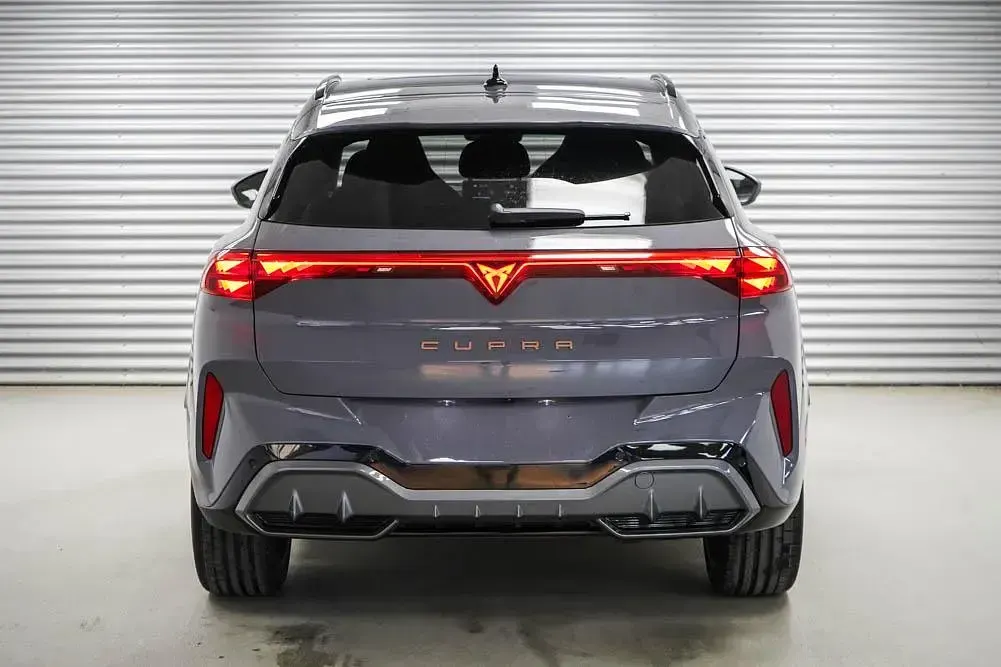 Neu Cupra Terramar VZ 265 PS (194 kW) 2025 Graphene grau metallic (r6) SUV