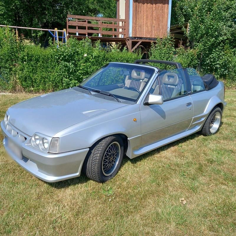 Grau Gebraucht 1989 Opel Kadett Cabrio | 10.500 € - Bild 1/4