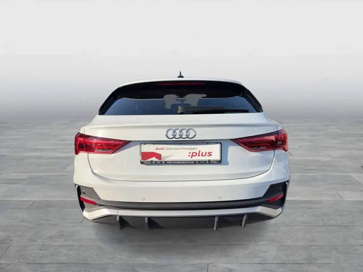 Gebraucht Audi Q3 Sportback Design 150 PS (110 kW) 2025 Gletscherweiß metallic SUV