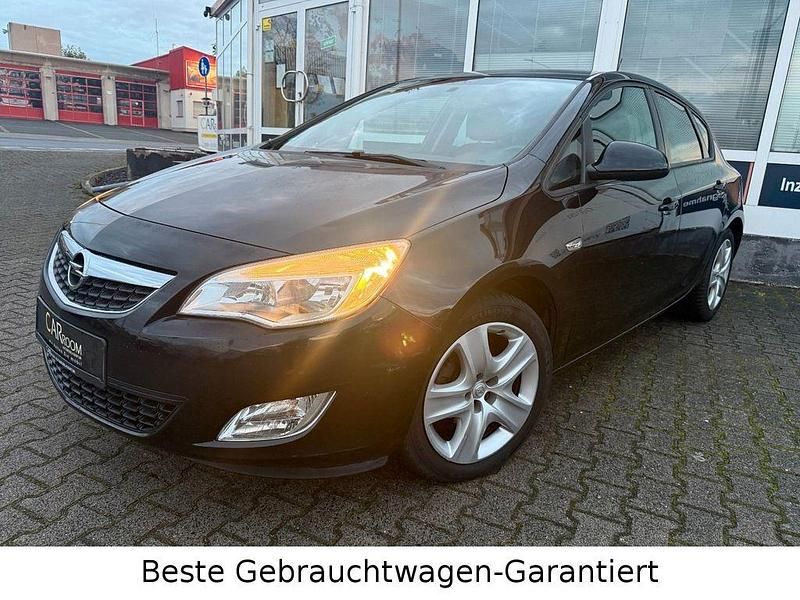 Schwarz Gebraucht 2011 Opel Astra Design Edition Limousine | 3.990 € (Fairer Preis) - Bild 1/4