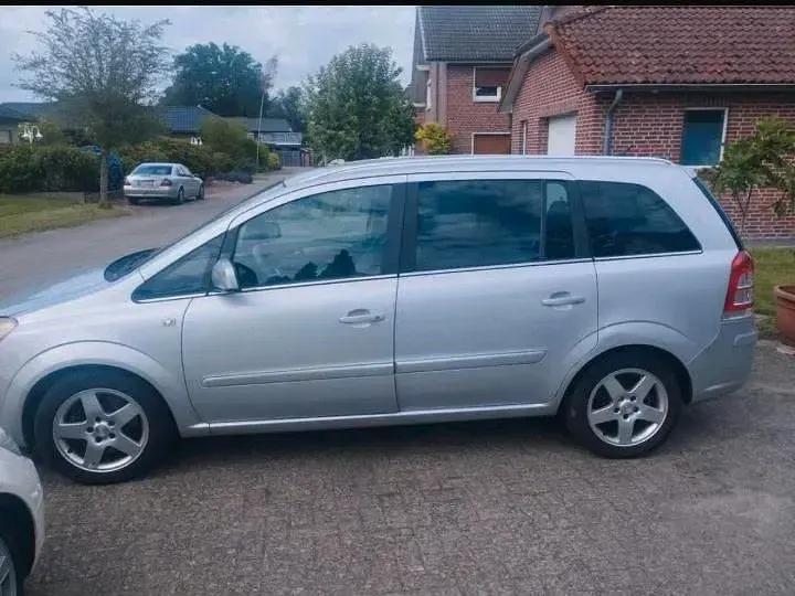 Gebraucht Opel Zafira 120 PS (88 kW) 2010 Grau Van / Kleinbus