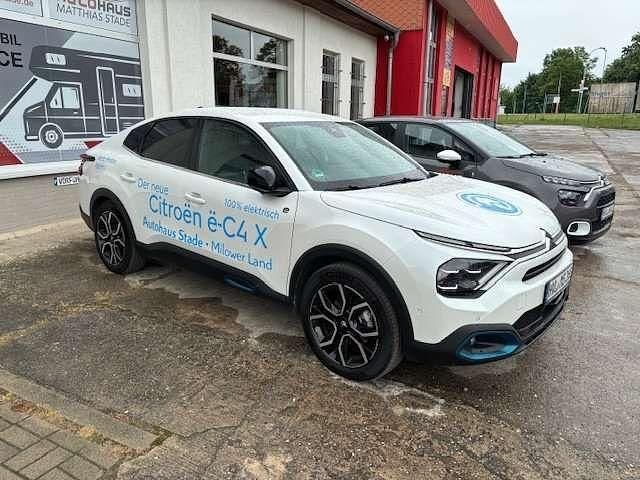 Gebraucht Citroën e-C4 Shine 100 kW (136 PS) 2023 Perlmuttweiß Limousine