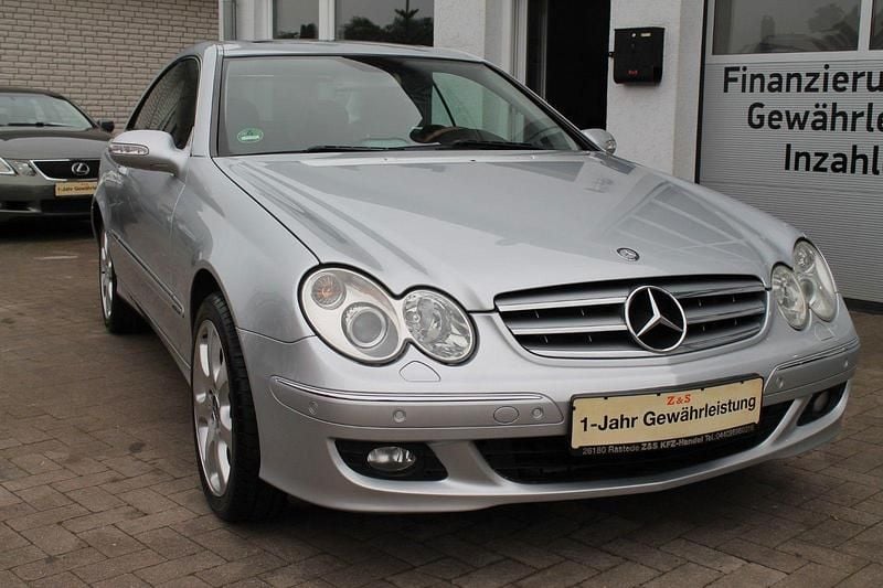Silber Gebraucht 2005 Mercedes CLK350 Elegance Coupé | 10.888 € (Fairer Preis) - Bild 1/3
